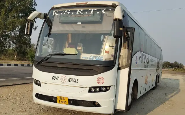 ग्रुप यात्रा के लिए वोल्वो लग्ज़री कोच